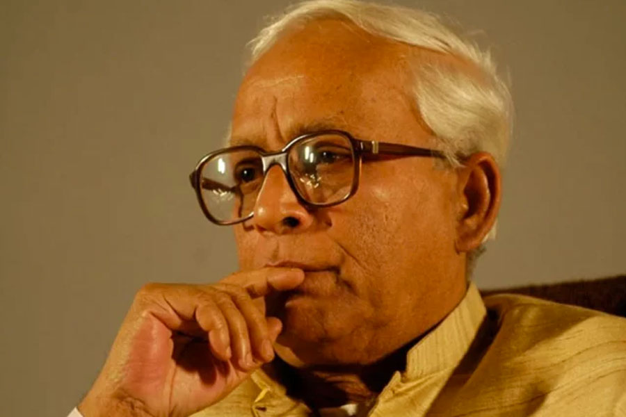 Buddhadeb Bhattacharya,King Of Bhutan,Flower,West Bengal,Discharge