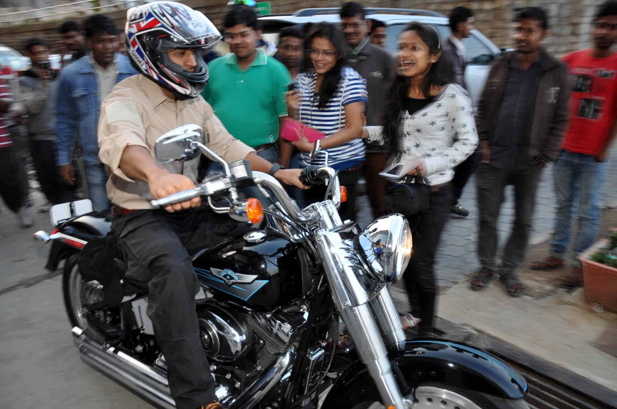 Mahendra Singh Dhoni,Ranchi,Motor Cycle,Starting Problem
