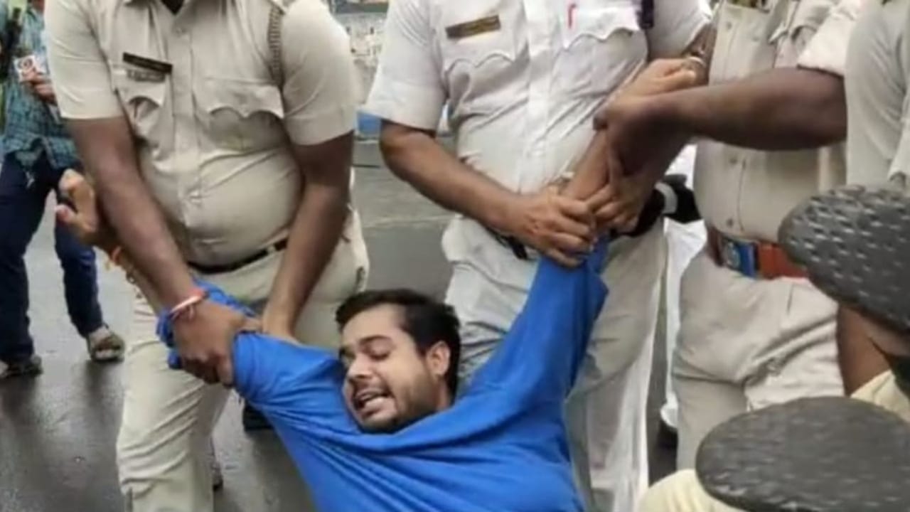 Anti Ragging,ABVP Rally,ABVP,Jadavpur University,Jadavpur University student death