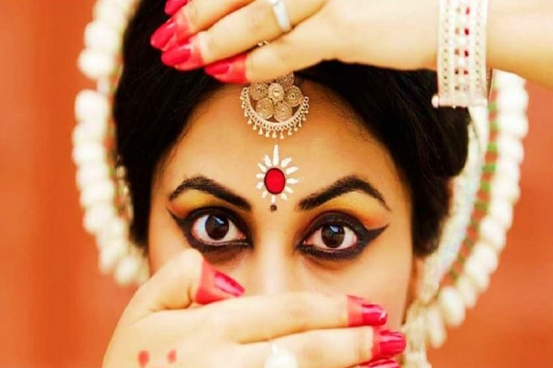 Indian Culture,Bindi,Bindi Style,Kumkum,Importantance of kumkum