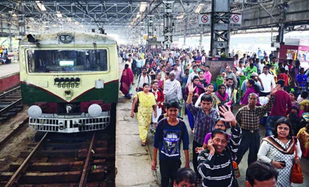 India,Indian Railway,Rail Roko,Howrah Station,Sealdah Station,Train Cancel