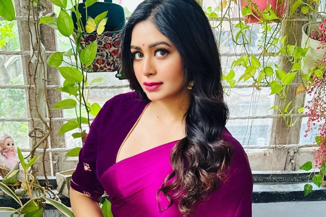 Tollywood,Bengali Actress,Ritabhari Chakraborty,Social Media,Latest News