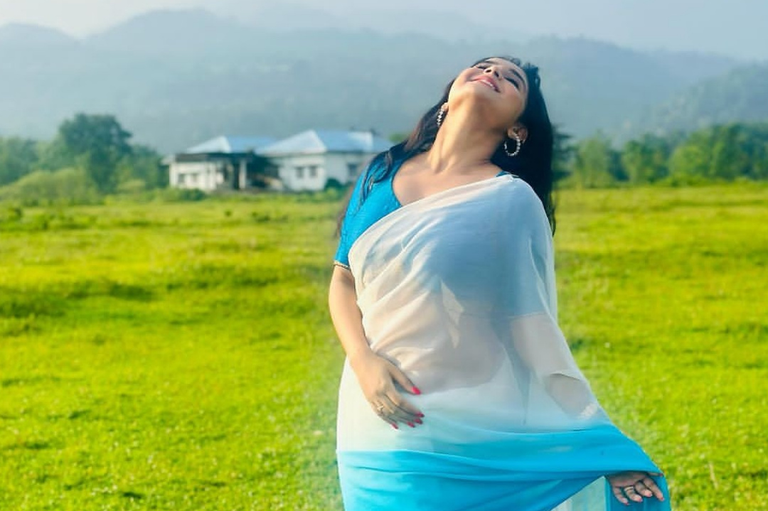 Tollywood,Bengali Actress,Soumitrisha Kundu,Social Media,Video,Viral