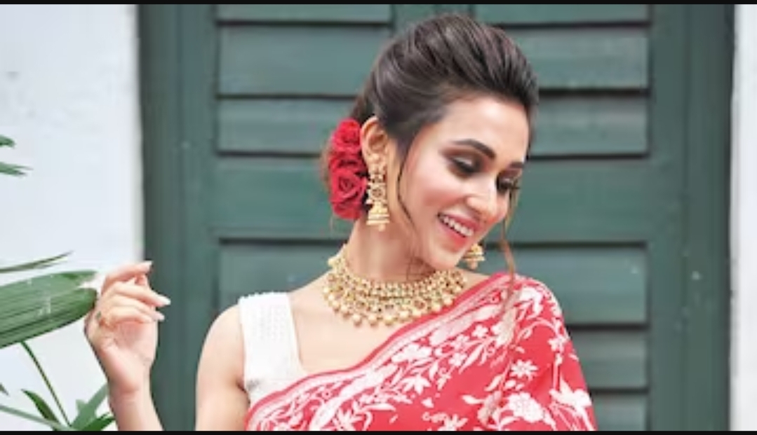 মিমি চক্রবর্তী,স্পেশাল লুকস,সপ্তমী - দশমী,টলিউড,পুজোর সাজ