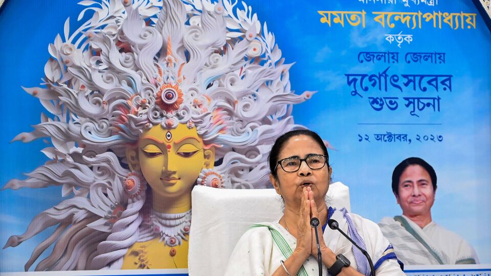 দুর্গা পুজো,রাজনীতি,উদ্বোধন পর্ব,দ্বিতীয়া,তৃতীয়া,কলকাতা
