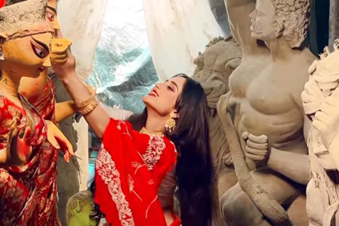Actress Soumitrisha Kundu visit kumortuli before Durga Puja for photoshoot