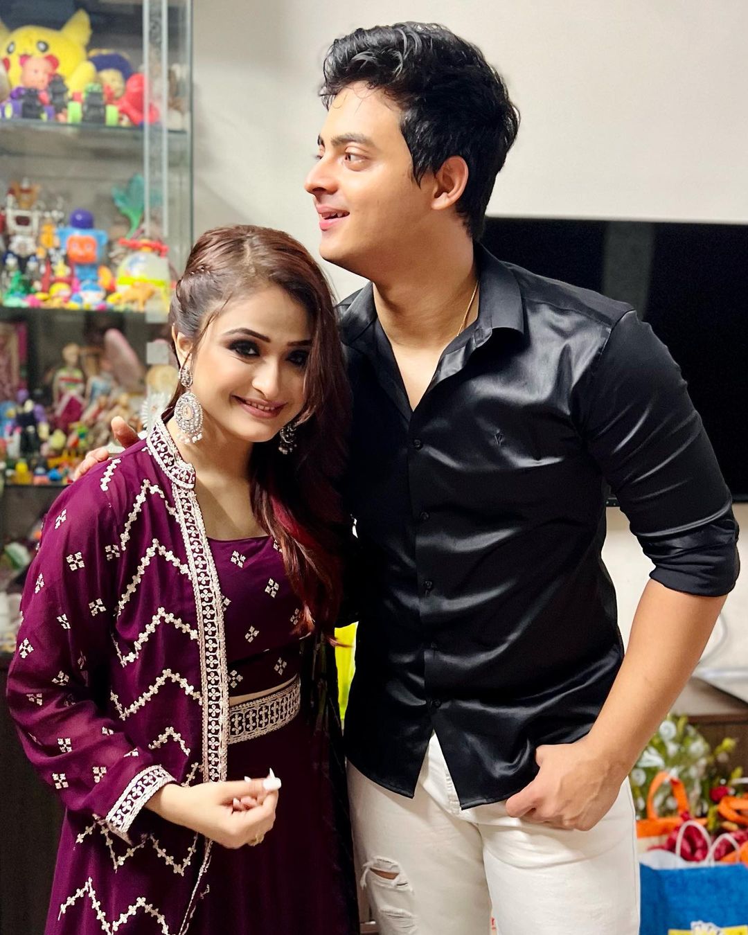 dibajyoti dutta,soumili chakraborty,anurager chowa,bengali serial,bengali soap opera,dibajyoti relationship rumours,relatioship rumours,dibajyoti girlfriend,dibajyoti dating,tollywood,kolkata